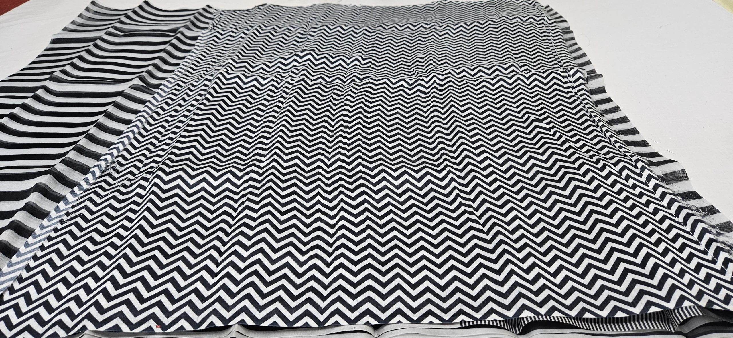 Organza Borderless Trendy silk Black and White Stripes - Image 3